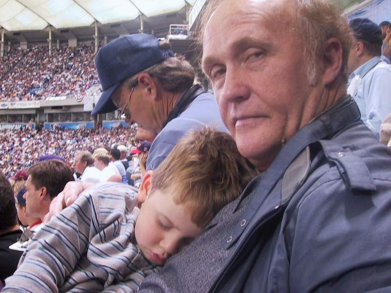 B. Ronnie & Me at the game 2.JPG (64413 bytes)