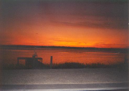 sunset.jpg (16533 bytes)